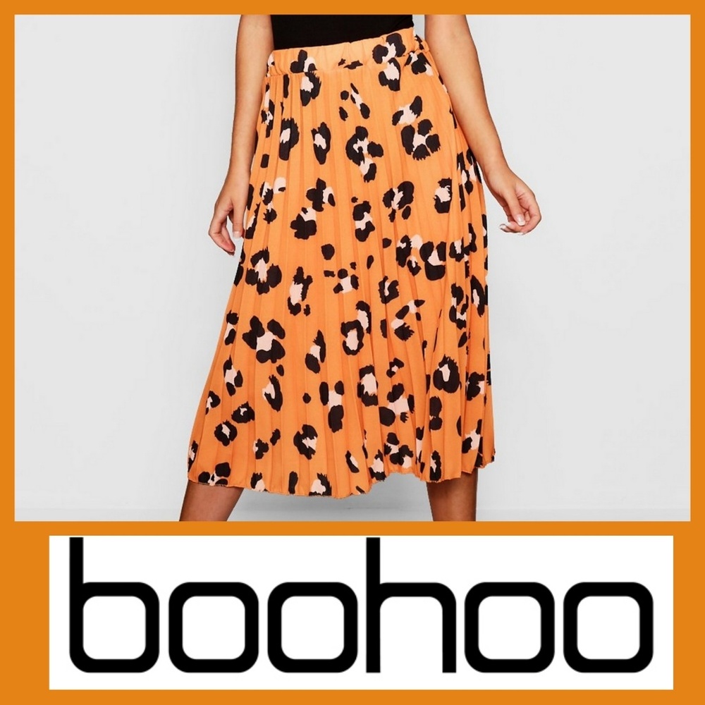 💋SOLD🔥Boohoo pleated midi skirt